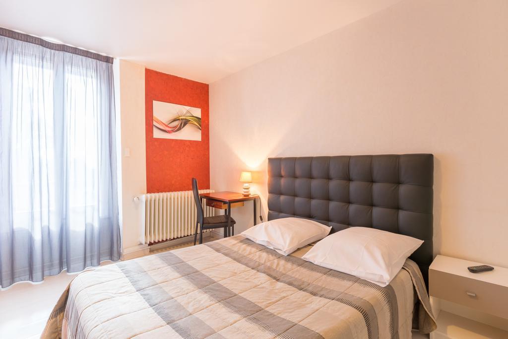 Alp'Hotel Voreppe Δωμάτιο φωτογραφία