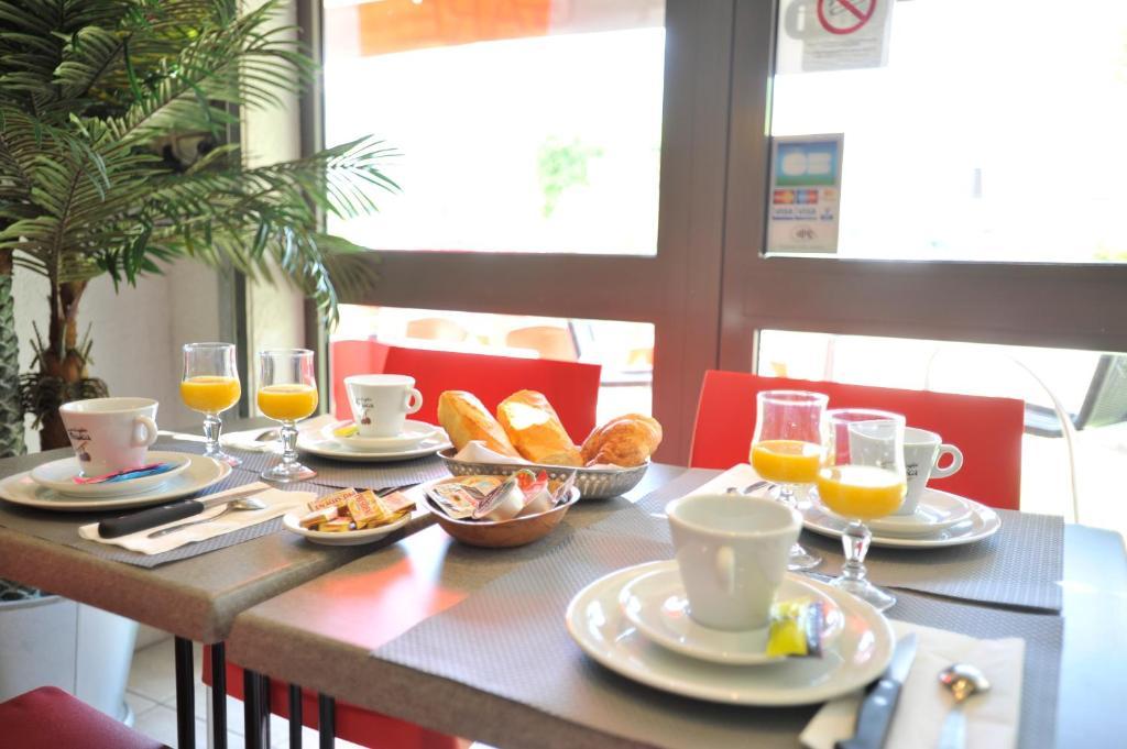 Alp'Hotel Voreppe Εξωτερικό φωτογραφία